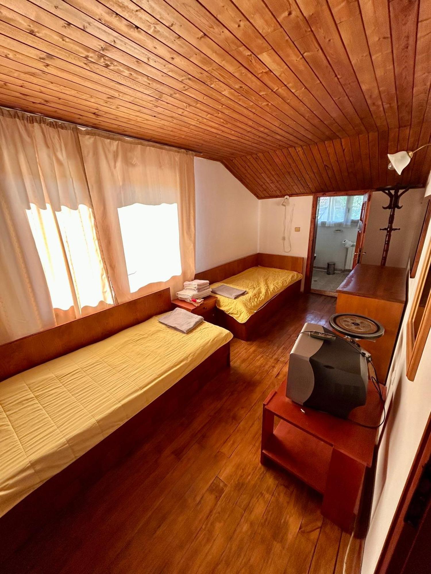 Luylyana Guesthouse Ribarica Exterior foto